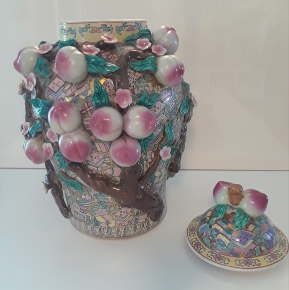 Famille Rose Antique Urn PRICE FIRM! - Picture 2 of 7